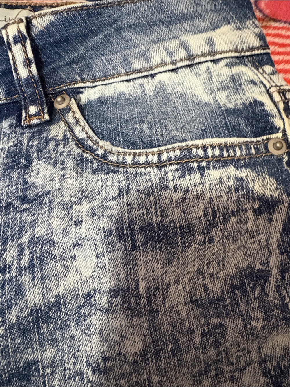 Cato Women's Relaxed Acid Wash Blue Jeans - Picture 5 of 9